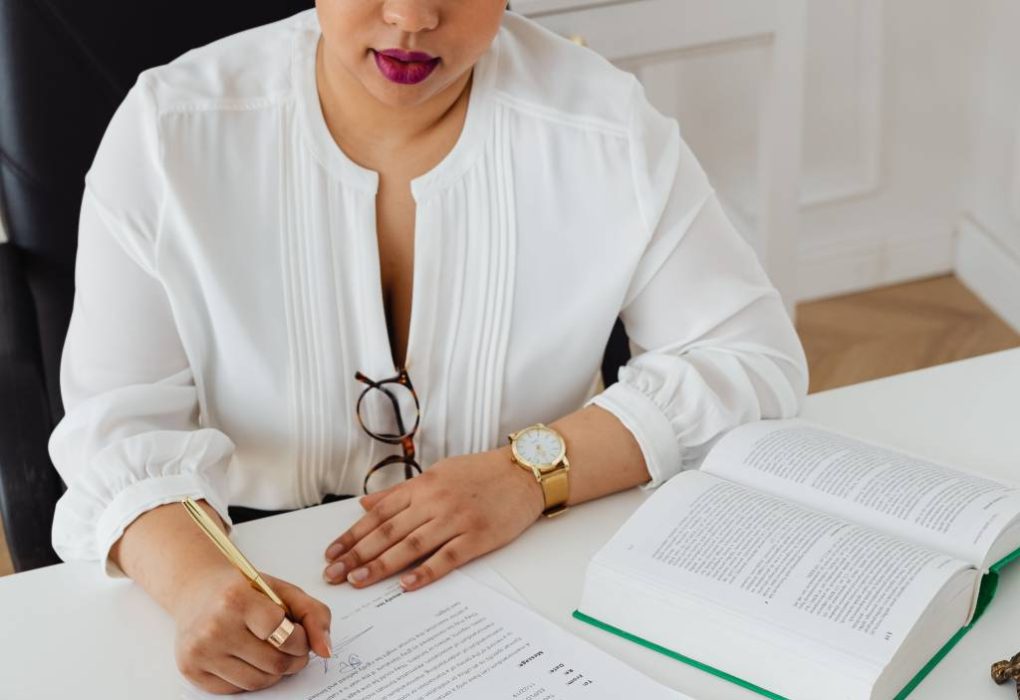 Les atouts d’une formation en droit des affaires pour les futurs juristes