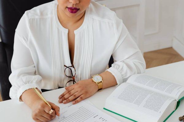Les atouts d’une formation en droit des affaires pour les futurs juristes